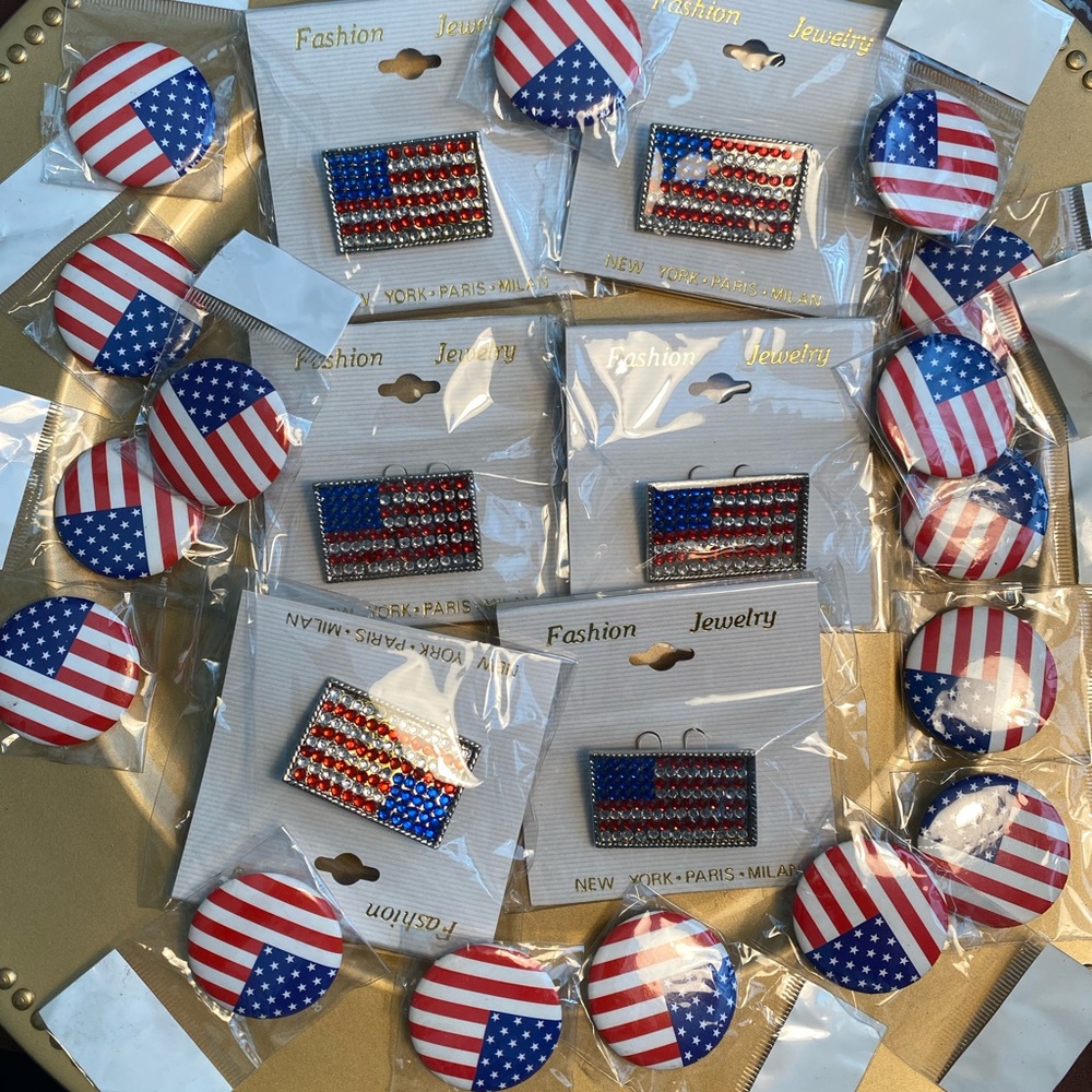 PATRIOTIC , AMERICAN 🇺🇸 FLAG PINS